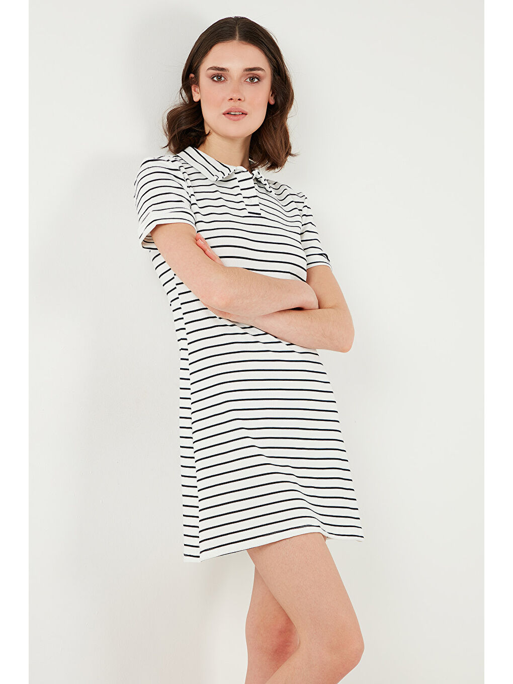 Beyaz Çizgili Slim Fit Mini Boy Düğmeli Polo Yaka Kısa Kollu Kadın Elbise 5866151-3