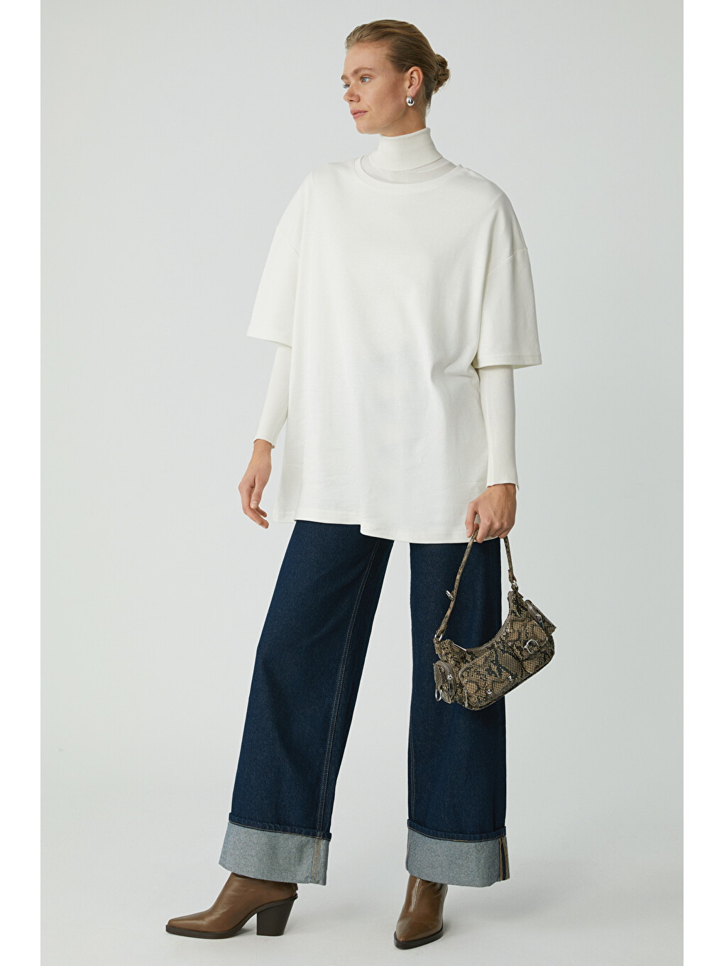 Ekru Vivian Kadın %100 Organik Pamuklu Oversize Fit Bisiklet Yaka Basic Krem Büyük Beden T-shirt-3