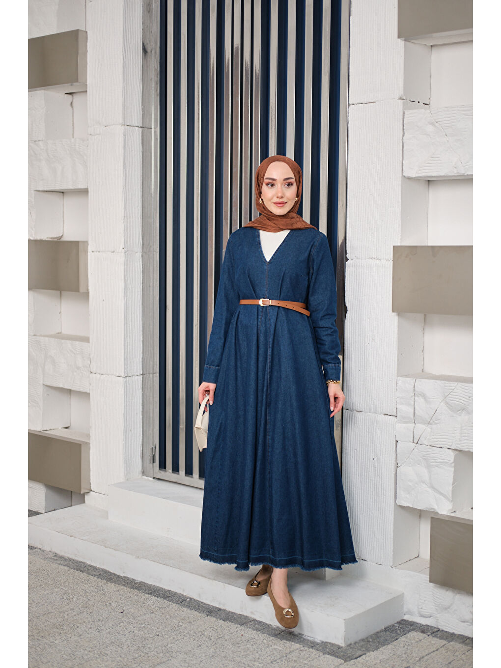 Kadın Yakası V Detaylı Kemerli Elbise Lacivert-3