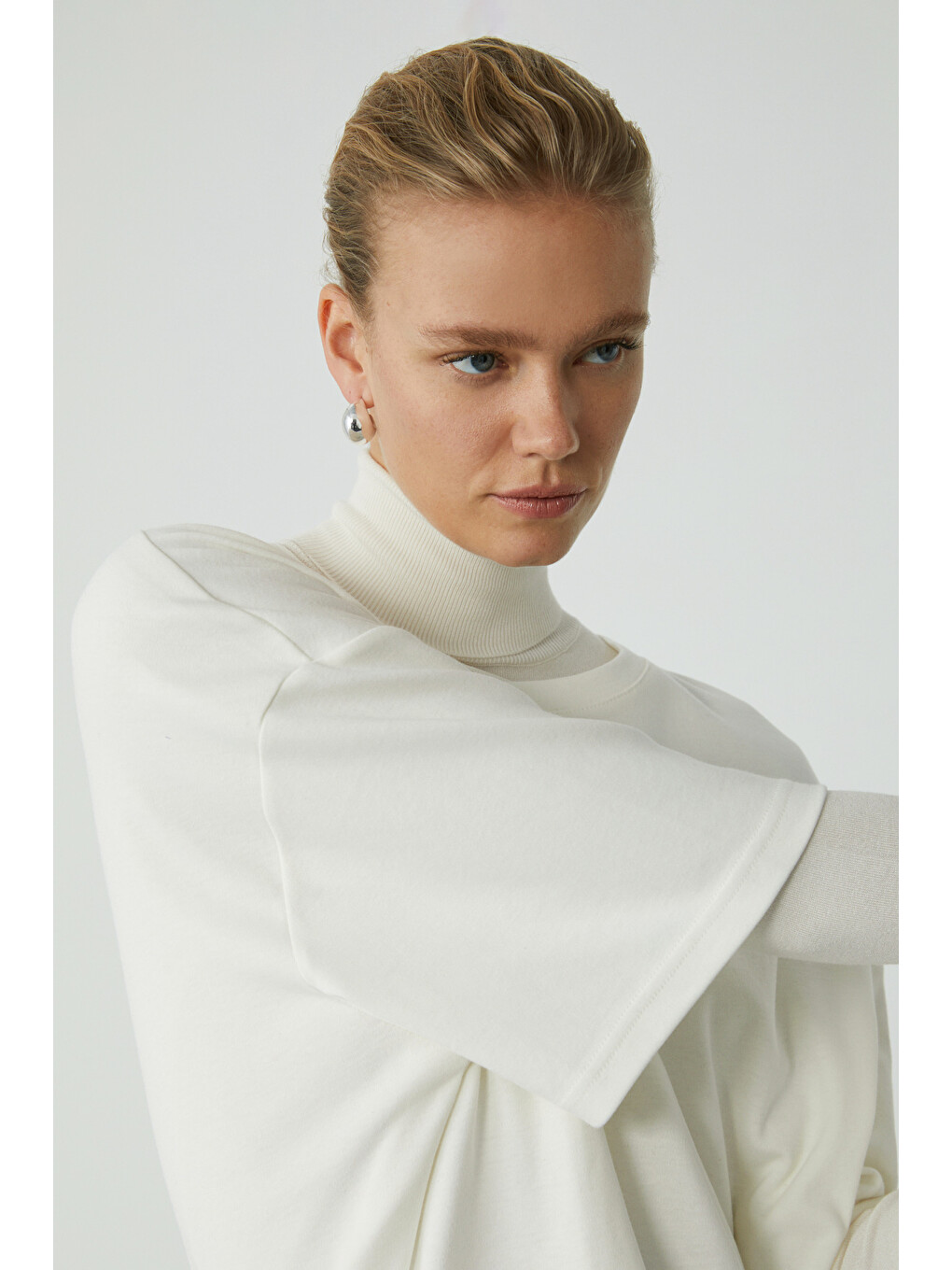 Ekru Vivian Kadın %100 Organik Pamuklu Oversize Fit Bisiklet Yaka Basic Krem Büyük Beden T-shirt-4