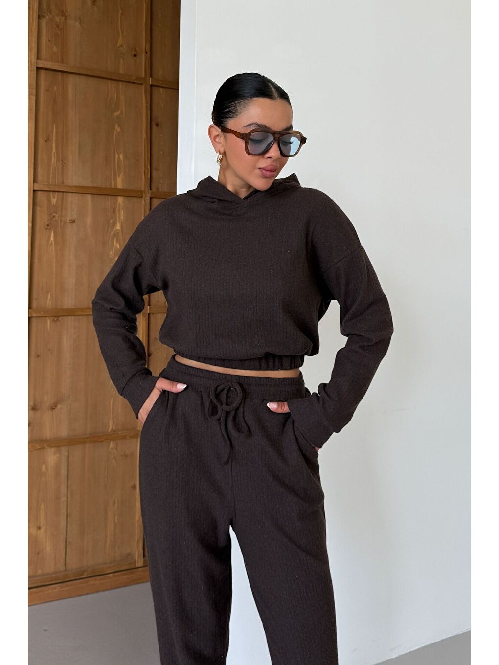 Kadın Kahverengi Kapüşonlu Crop Fitilli Alt-Üst Takım-3