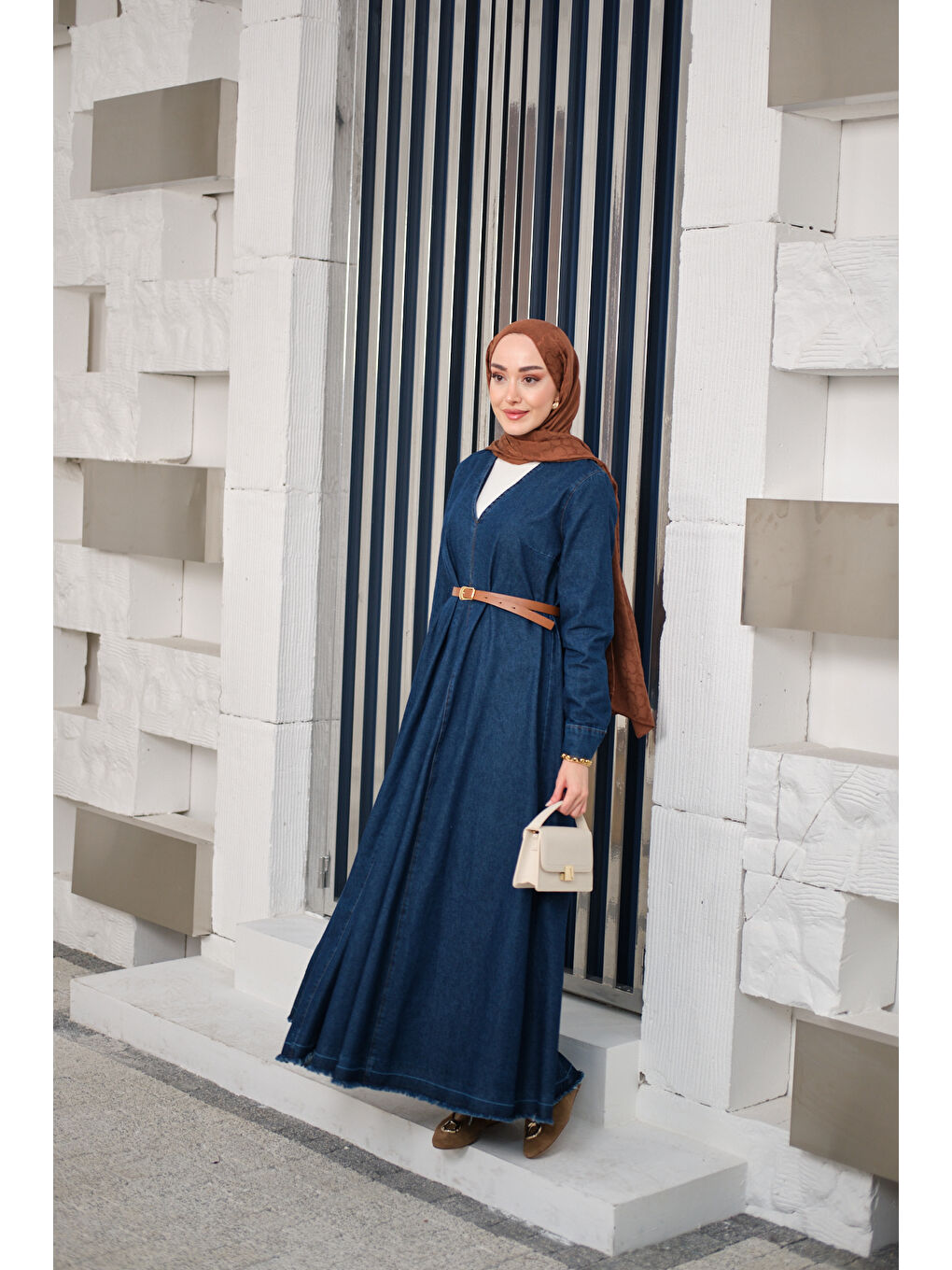 Kadın Yakası V Detaylı Kemerli Elbise Lacivert-4