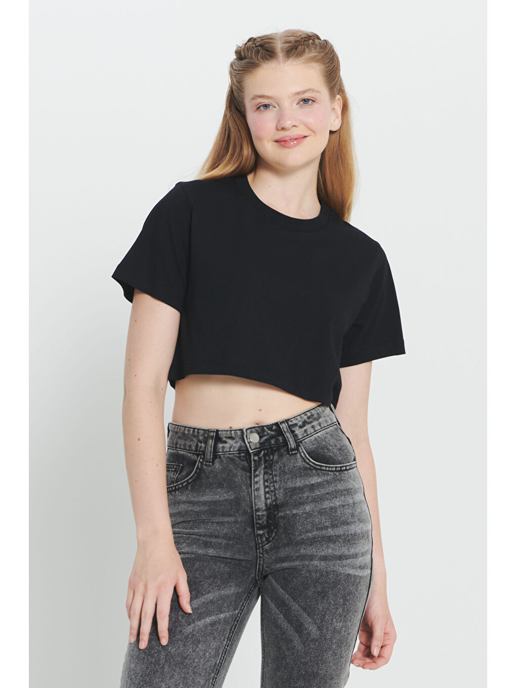 Siyah Standart Fit Normal Kesim %100 Pamuk Bisiklet Yaka Crop Tişört-2