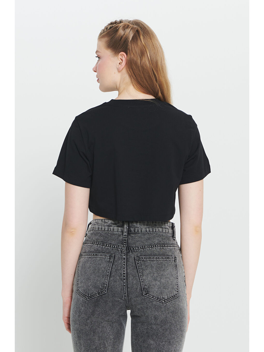 Siyah Standart Fit Normal Kesim %100 Pamuk Bisiklet Yaka Crop Tişört-4