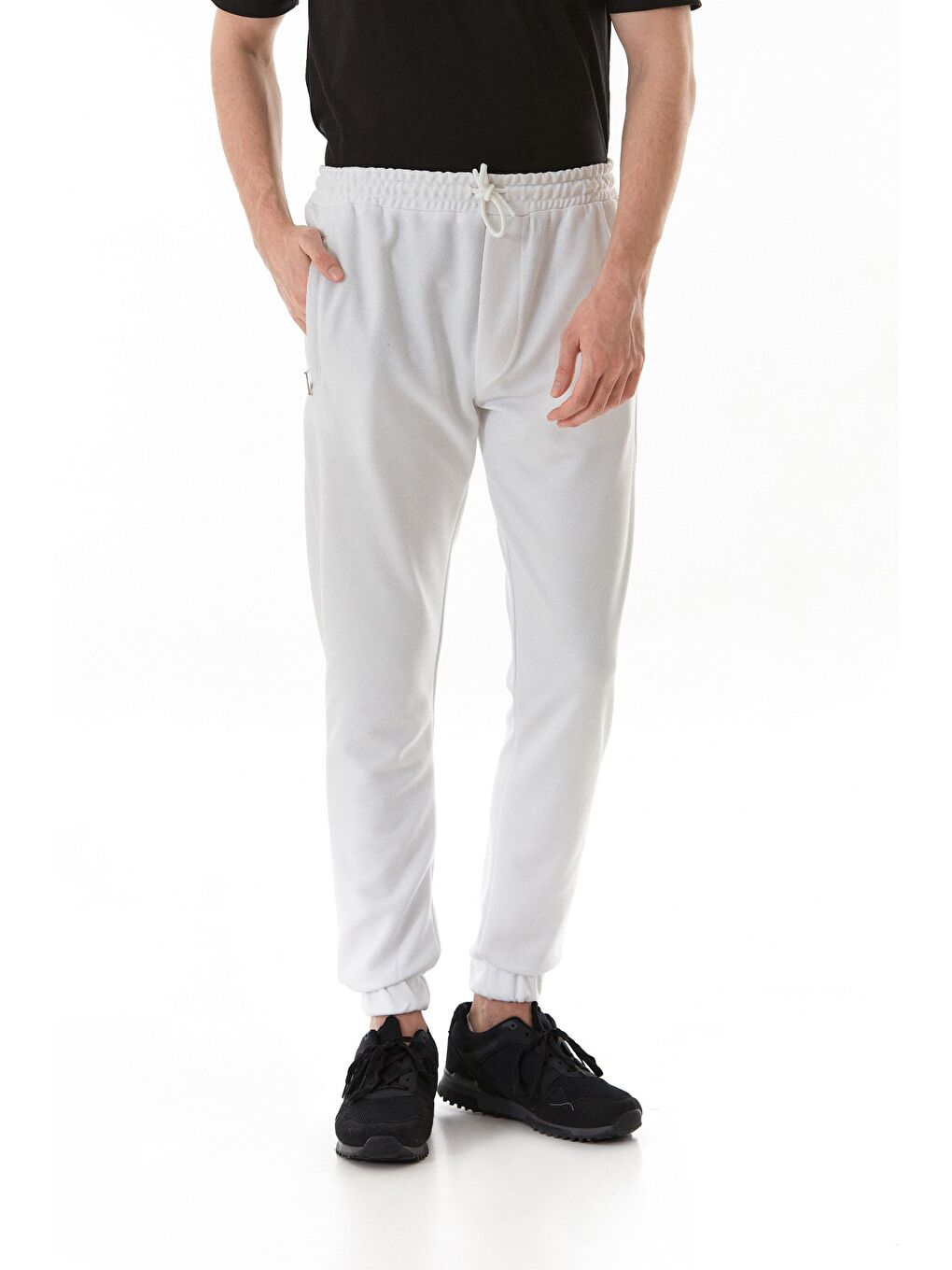 Beyaz Beli Lastikli Cebi Fermuarlı Jogger Pantolon-1