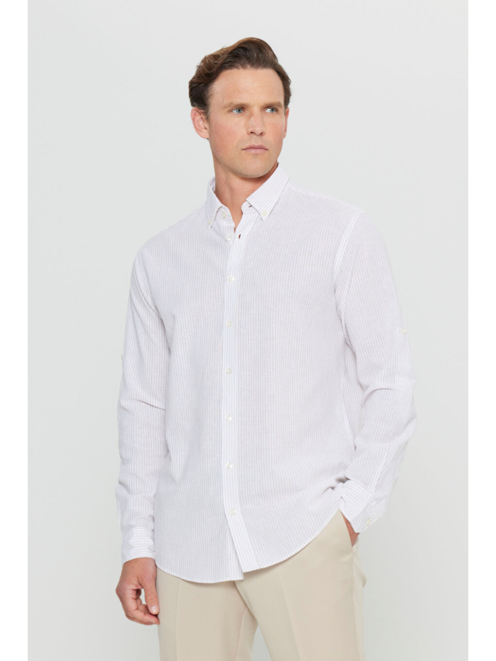 Erkek Beyaz-Kahve Pamuklu Keten Comfort Fit Rahat Kesim Düğmeli Yaka Çizgili Gömlek-2