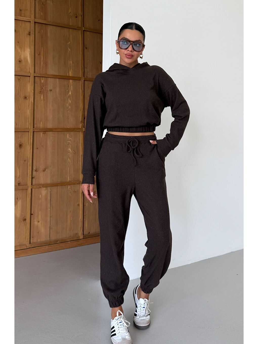 Kadın Kahverengi Kapüşonlu Crop Fitilli Alt-Üst Takım-6