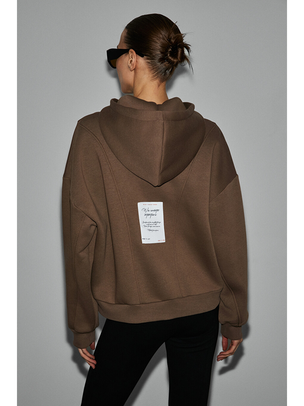 Kahverengi Vyselle Kadın Önü Kesikli Metal Fermuarlı Kapüşonlu Etiket Detaylı Oversize Acı Kahve Sweatshirt-4