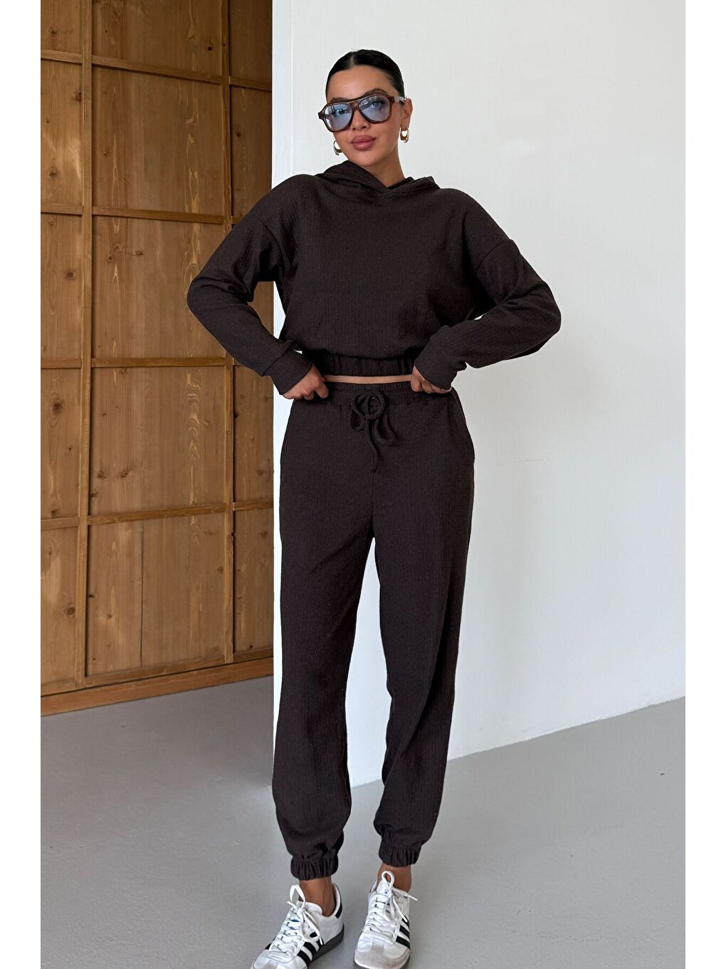 Kadın Kahverengi Kapüşonlu Crop Fitilli Alt-Üst Takım-7