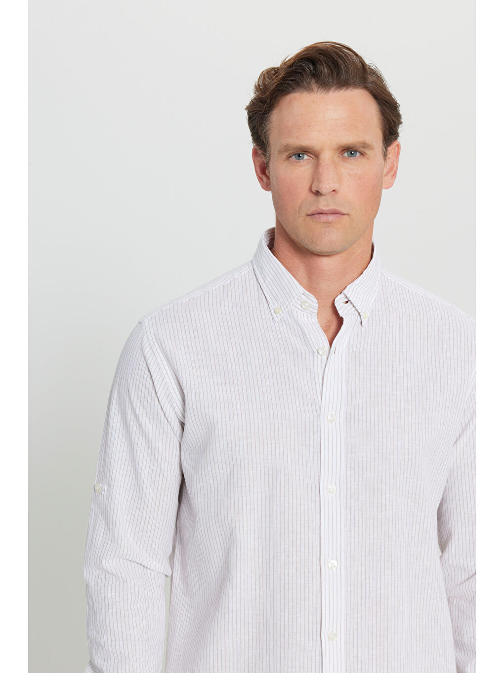 Erkek Beyaz-Kahve Pamuklu Keten Comfort Fit Rahat Kesim Düğmeli Yaka Çizgili Gömlek-3