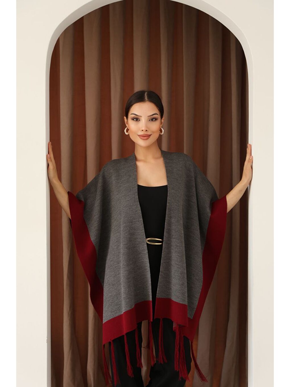 Gri Püsküllü Renk Bloklu Kışlık Triko Panço-1