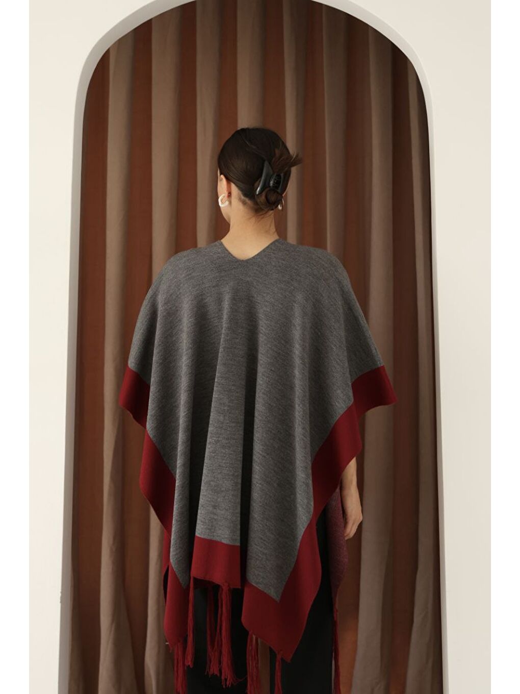 Gri Püsküllü Renk Bloklu Kışlık Triko Panço-2