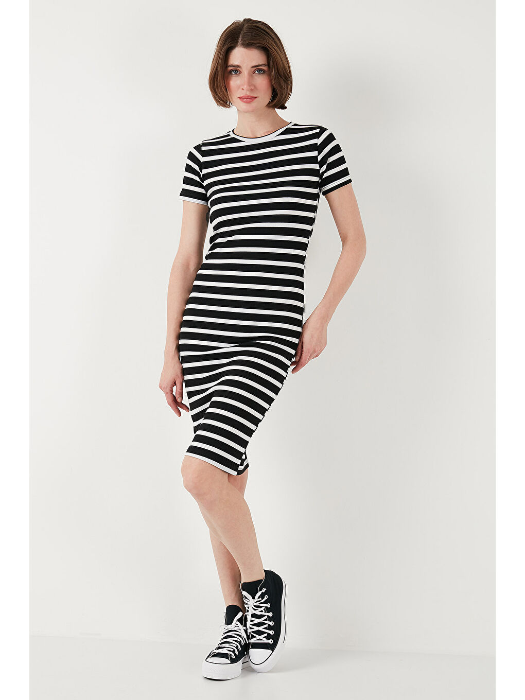 Siyah Slim Fit Çizgili Pamuklu Bisiklet Yaka Kısa Kollu Midi Kadın Elbise 5865700-2