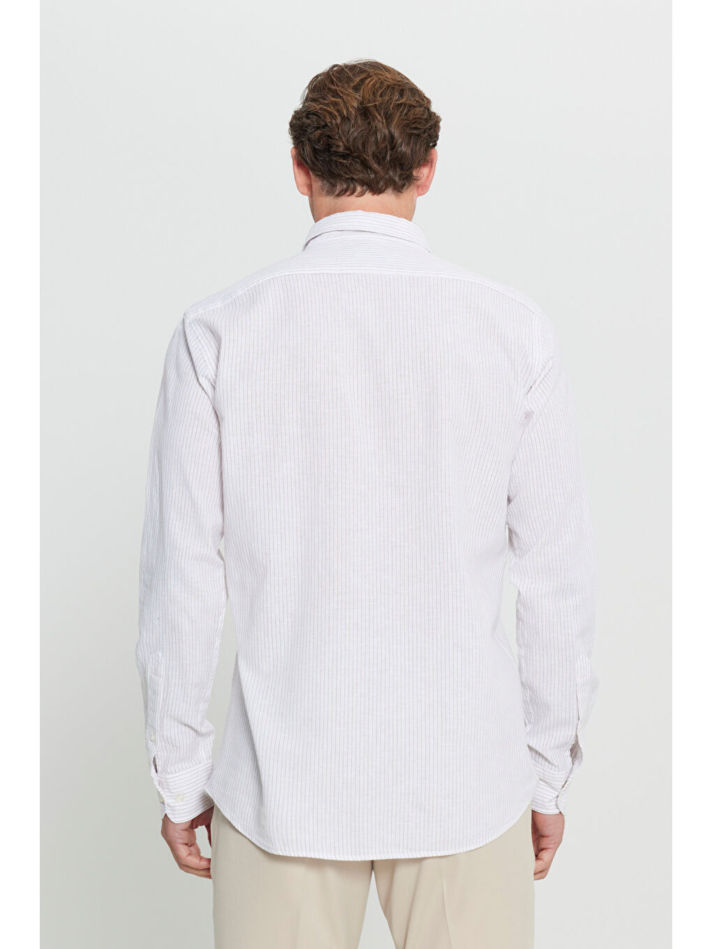 Erkek Beyaz-Kahve Pamuklu Keten Comfort Fit Rahat Kesim Düğmeli Yaka Çizgili Gömlek-4