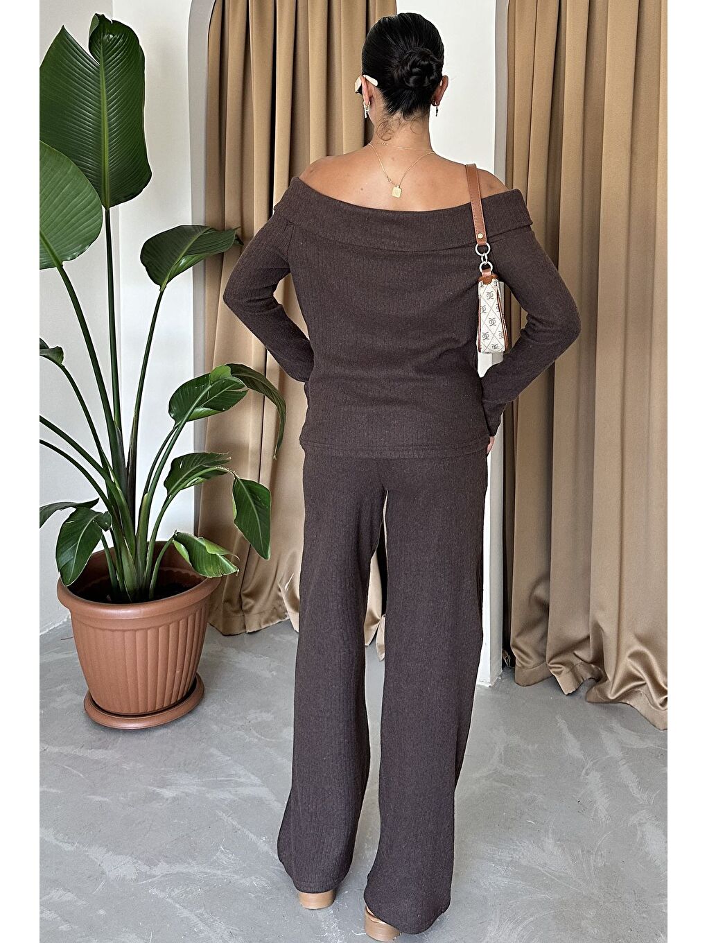 Kahverengi Selanik Kumaş Madonna Yaka Alt Üst Pantolonlu Takım-1