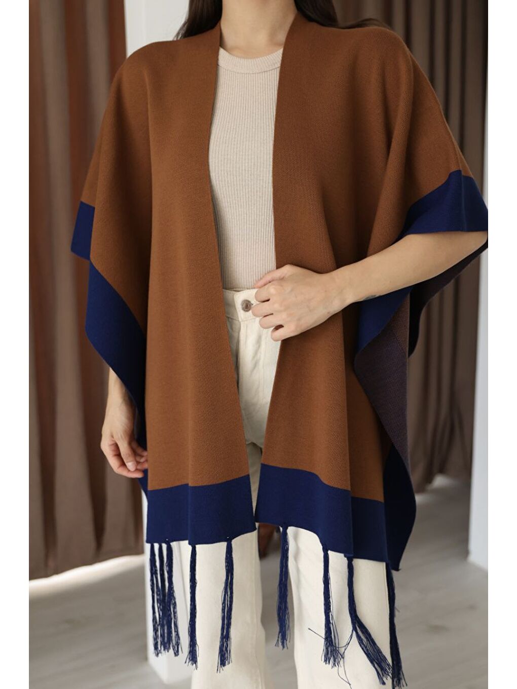 Kahverengi Kahve Püsküllü Renk Bloklu Kışlık Triko Panço-1