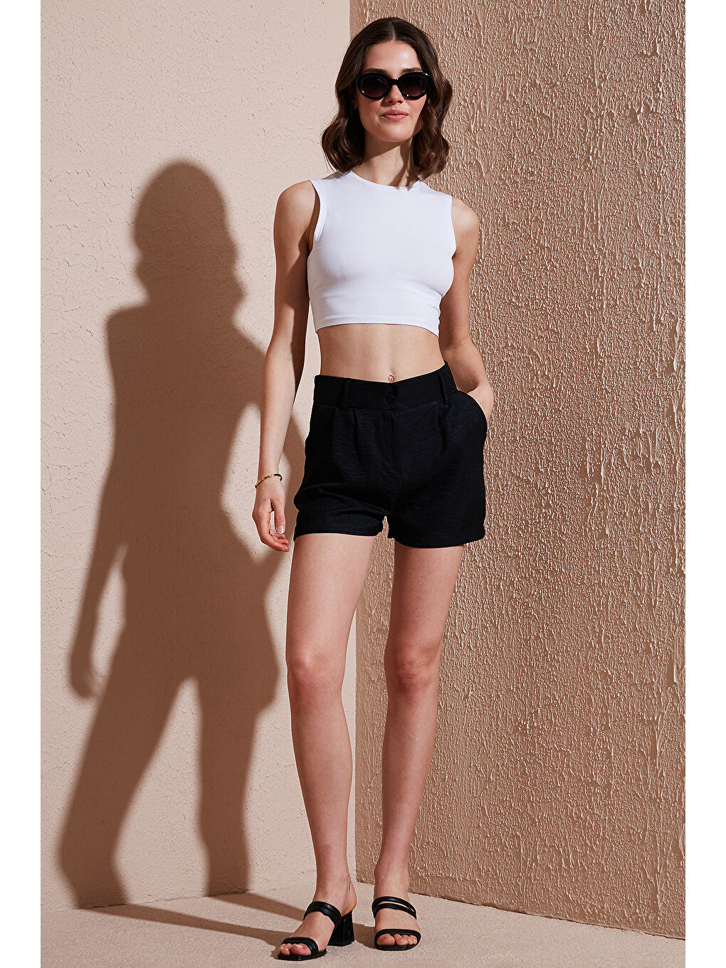 Siyah Kırçıllı Regular Fit Cepli Kısa Kadın Şort 5866201