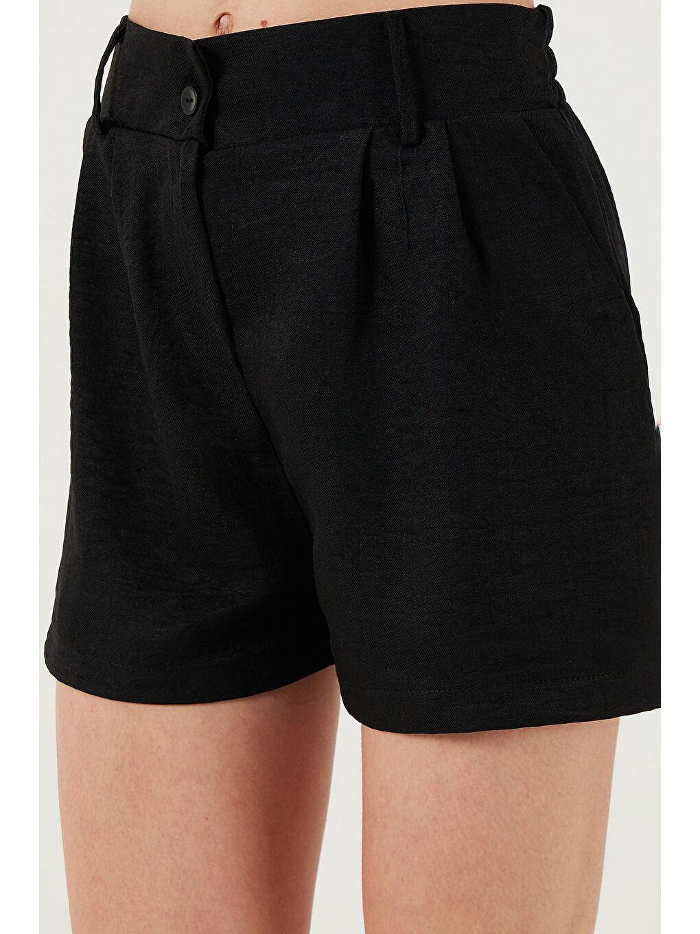 Siyah Kırçıllı Regular Fit Cepli Kısa Kadın Şort 5866201-5