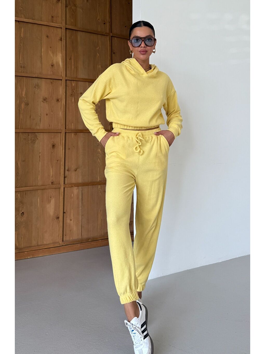 Kadın Sarı Kapüşonlu Crop Fitilli Alt-Üst Takım-6