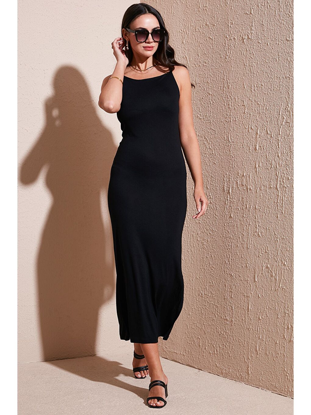 Siyah Slim Fit Yırtmaç Detaylı Midi Boy Kadın Elbise 5866224-2