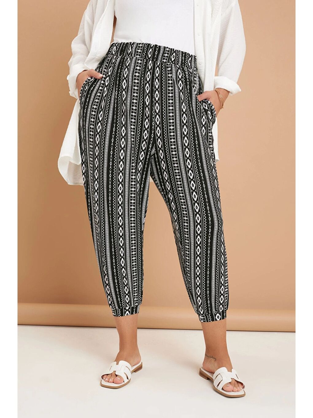 Siyah Büyük Beden Beli Lastikli Cepli Desenli Şalvar Pantolon 145265-1