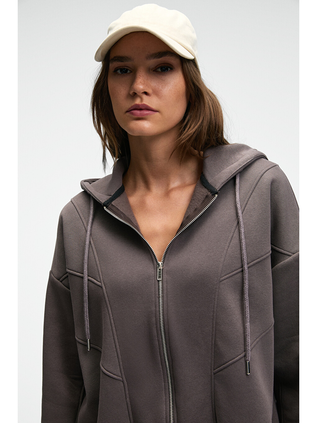Vyselle Kadın Önü Kesikli Metal Fermuarlı Kapüşonlu Etiket Detaylı Oversize Antrasit Sweatshirt-5