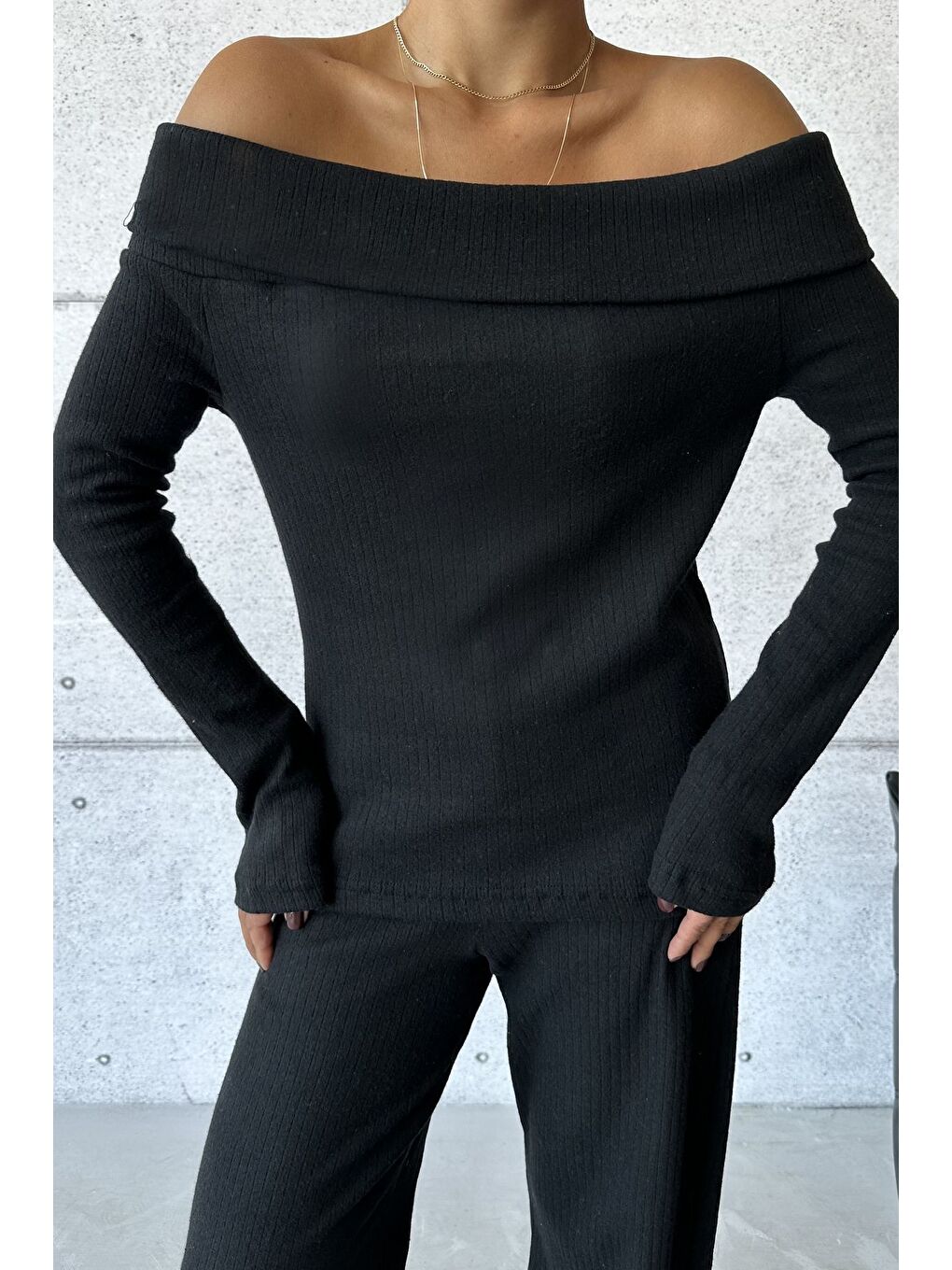 Siyah Selanik Kumaş Madonna Yaka Alt Üst Pantolonlu Takım-2