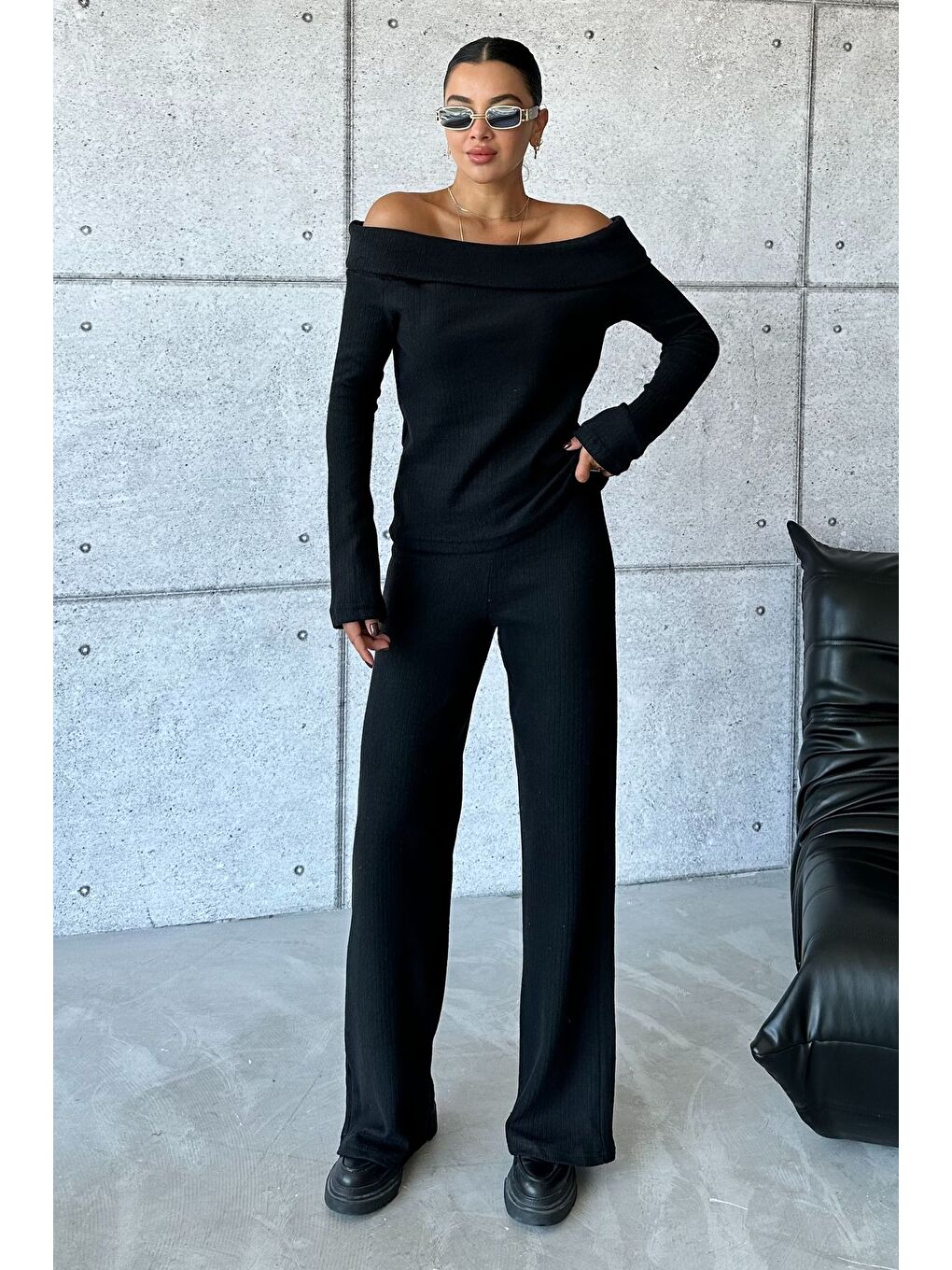 Siyah Selanik Kumaş Madonna Yaka Alt Üst Pantolonlu Takım-3