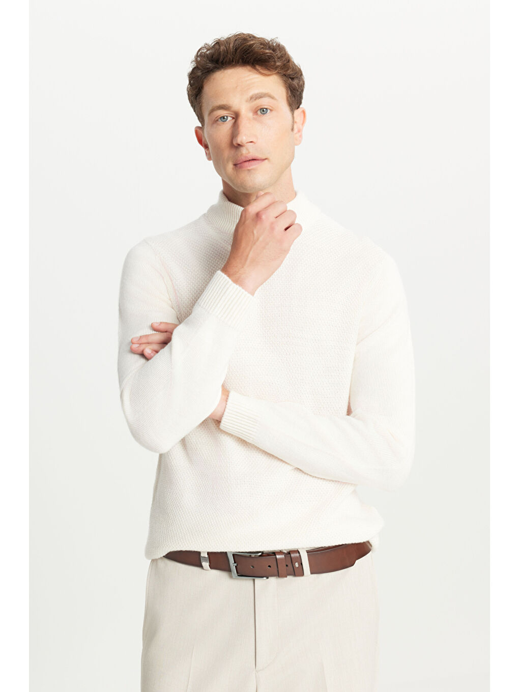 Erkek Ekru Standart Fit Normal Kesim Yarım Balıkçı Yaka Jakarlı Triko Kazak