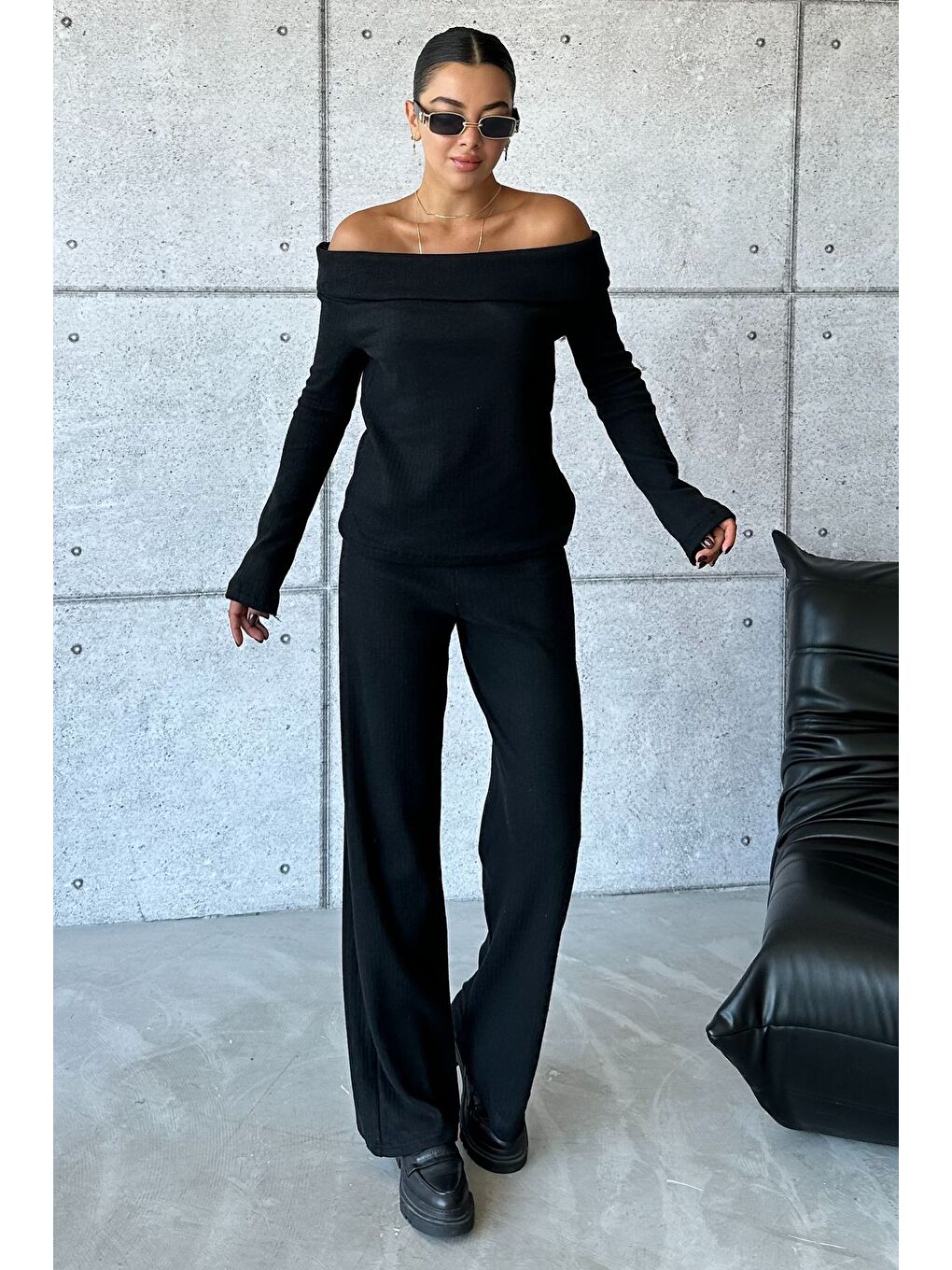 Siyah Selanik Kumaş Madonna Yaka Alt Üst Pantolonlu Takım-4