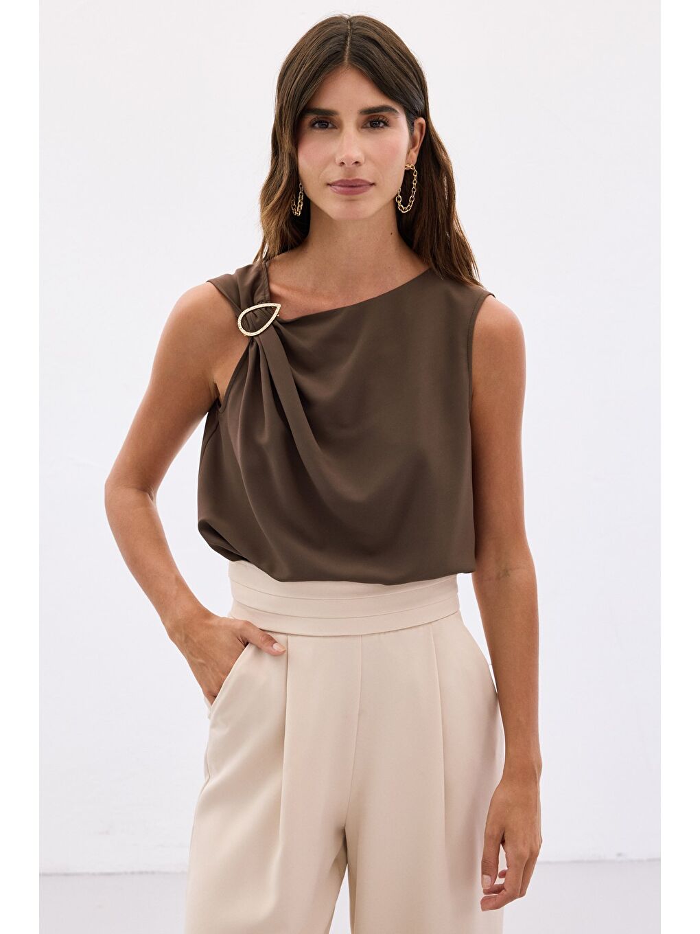 Kahverengi Tek Omuz Detaylı Bluz - Kahve-1