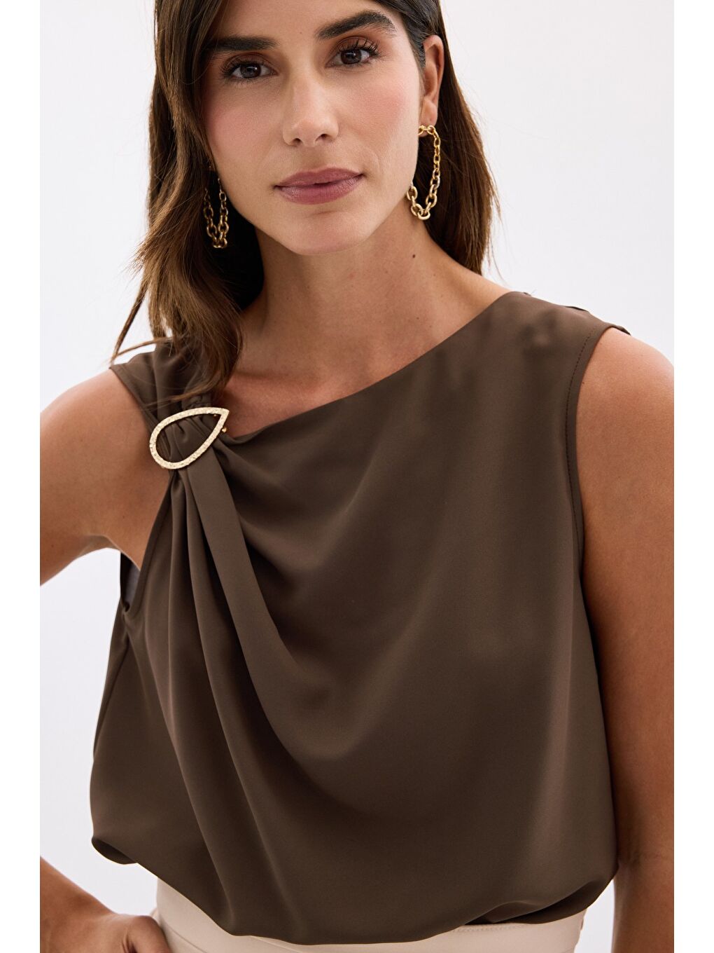 Kahverengi Tek Omuz Detaylı Bluz - Kahve-2