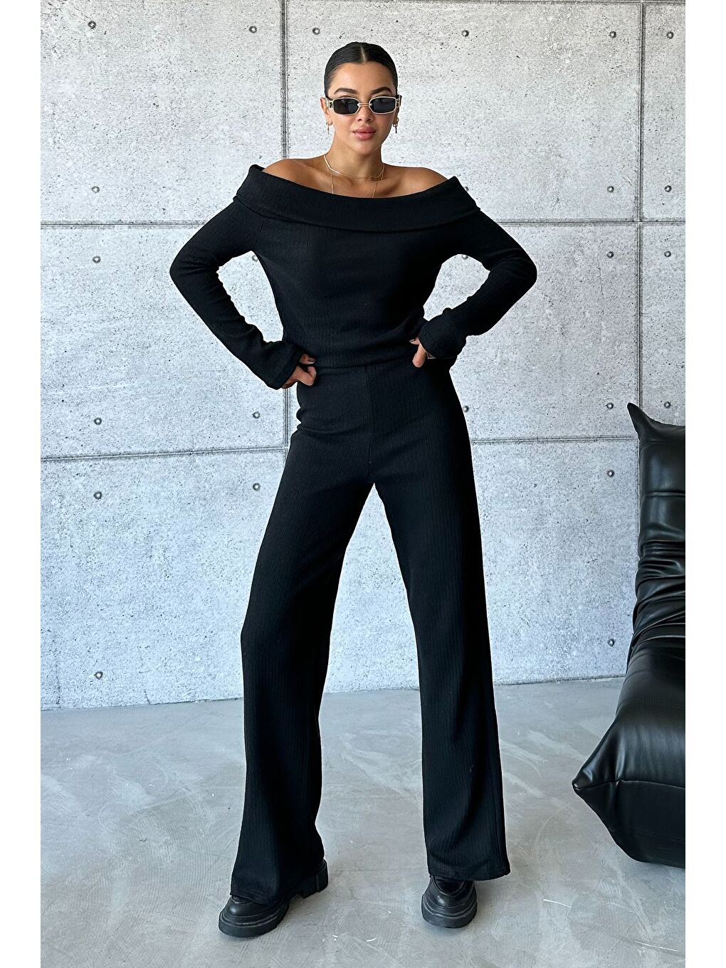 Siyah Selanik Kumaş Madonna Yaka Alt Üst Pantolonlu Takım-5