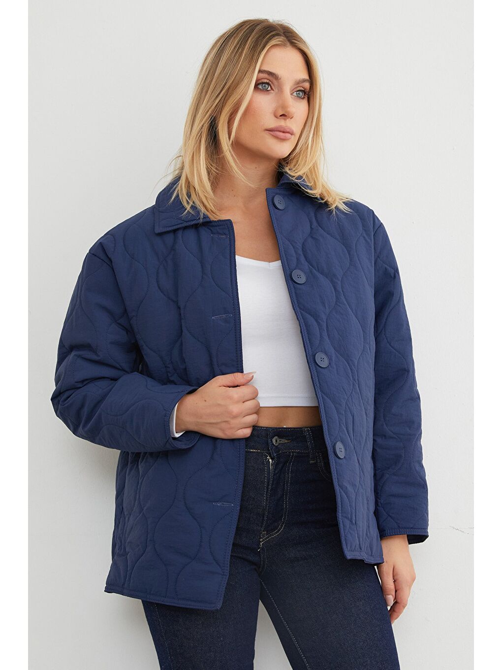 Lacivert Su Yolu Desenli Kapitone Oversize Düğmeli Mont-2