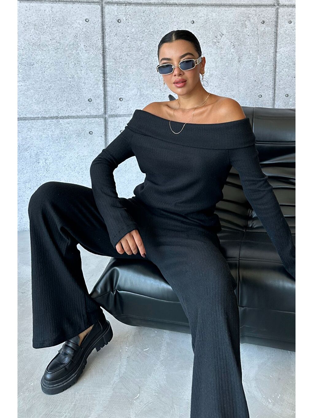 Siyah Selanik Kumaş Madonna Yaka Alt Üst Pantolonlu Takım-6