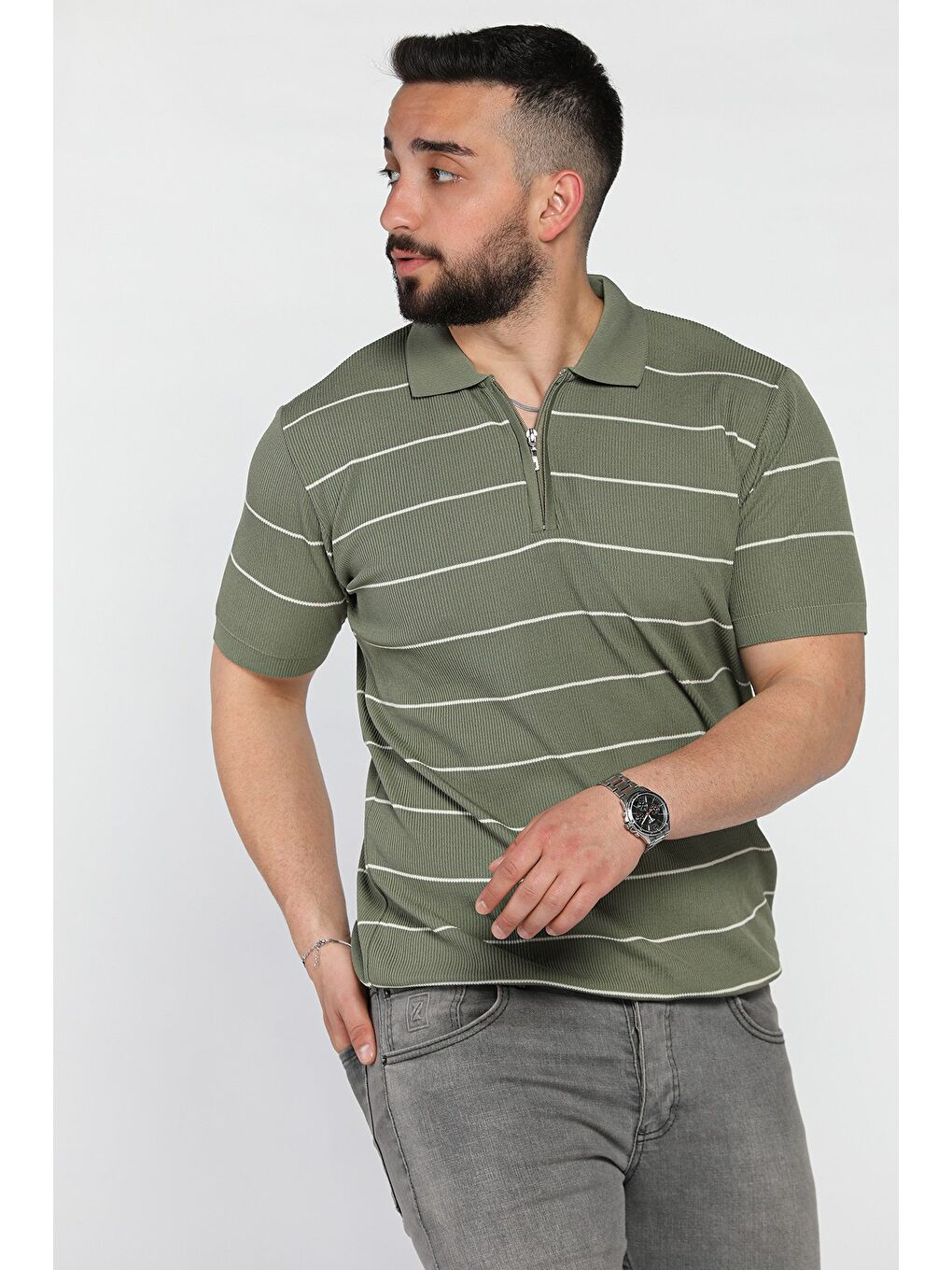 Haki Erkek Polo Yaka Yarım Fermuarlı Çizgi Desenli Triko Tişört-1