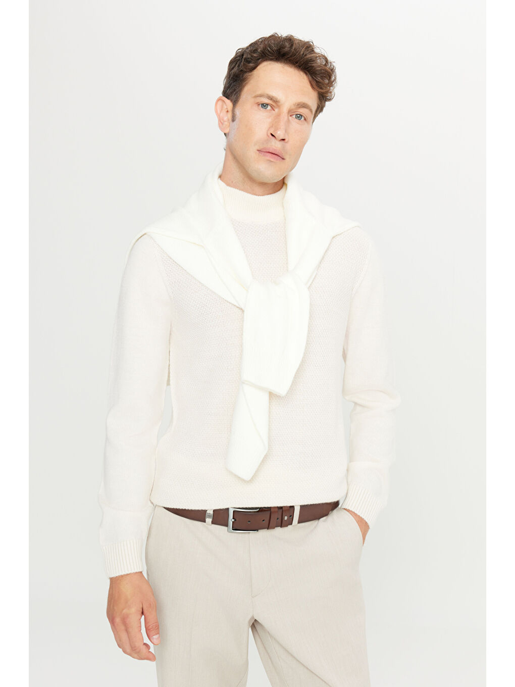 Erkek Ekru Standart Fit Normal Kesim Yarım Balıkçı Yaka Jakarlı Triko Kazak-2