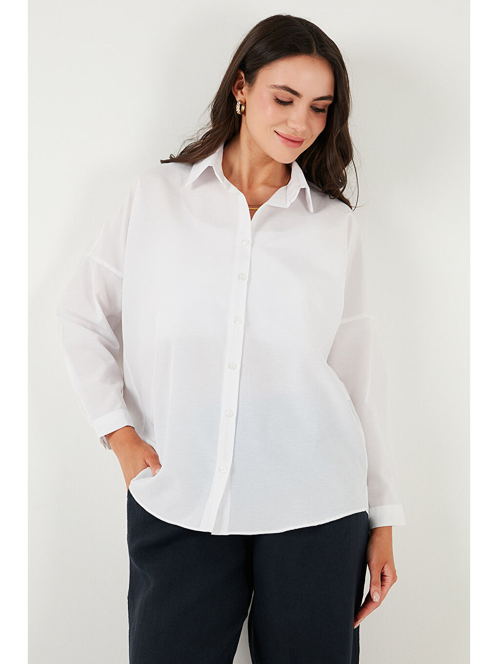 Beyaz Pamuk Karışımlı Regular Fit Kadın Gömlek 6772418-3