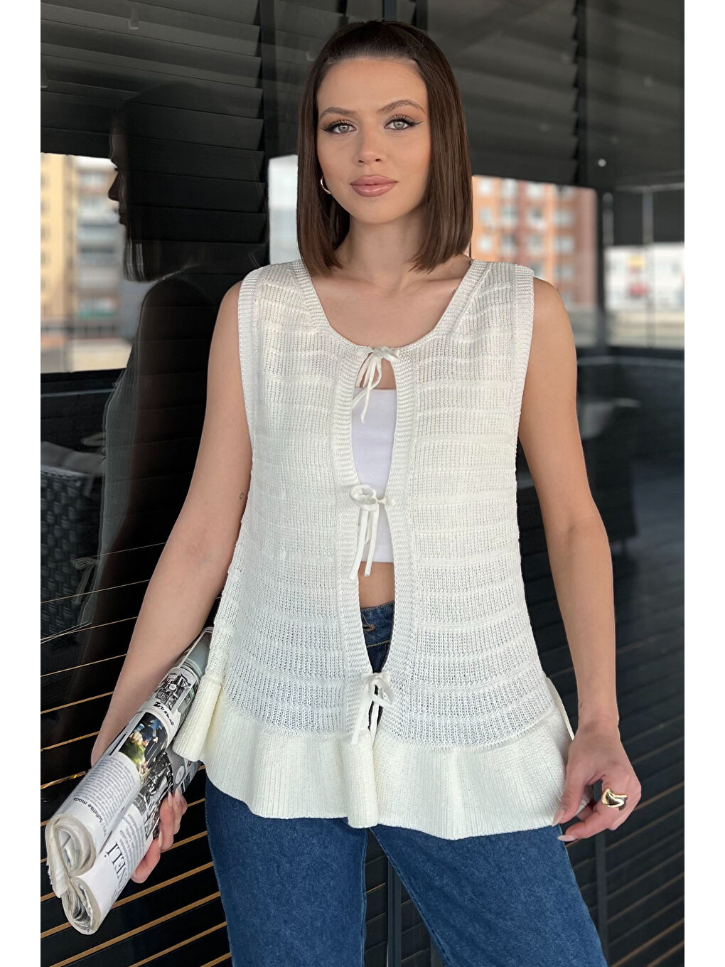 Ekru Kadın Ön Bağlamalı Fırfır Detaylı Triko Yelek-1