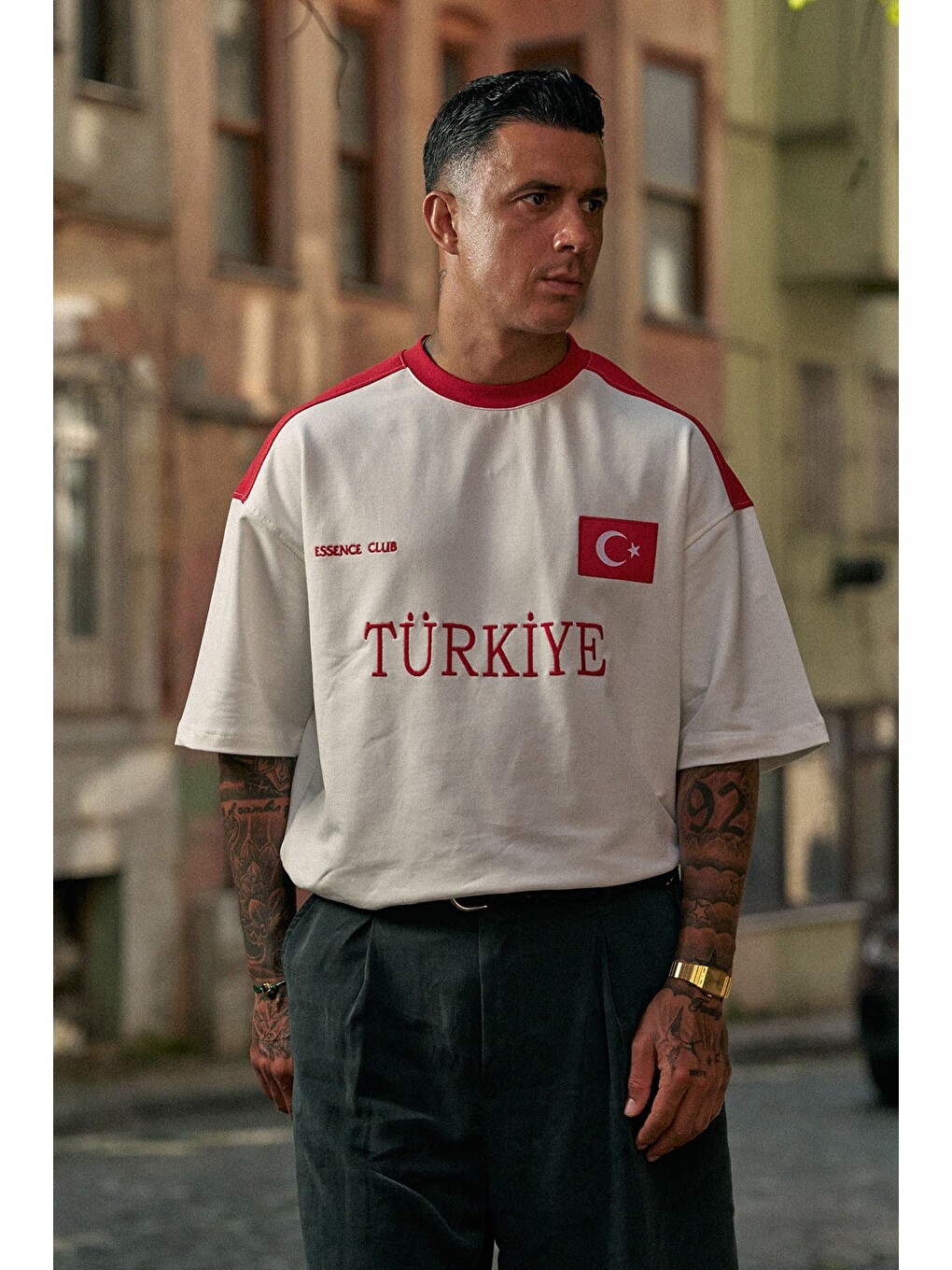 Lila Erkek Oversize Nakışlı Ülke Temalı Forma T-Shirt Ekru/Kırmızı-3