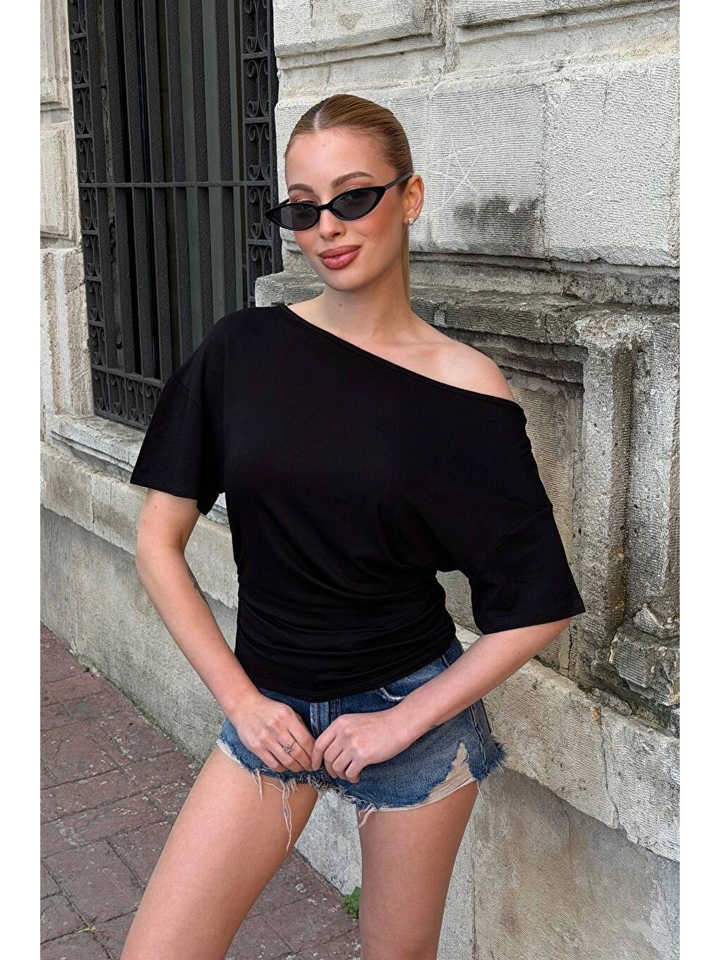 Kadın Siyah Asimetrik Bluz 412