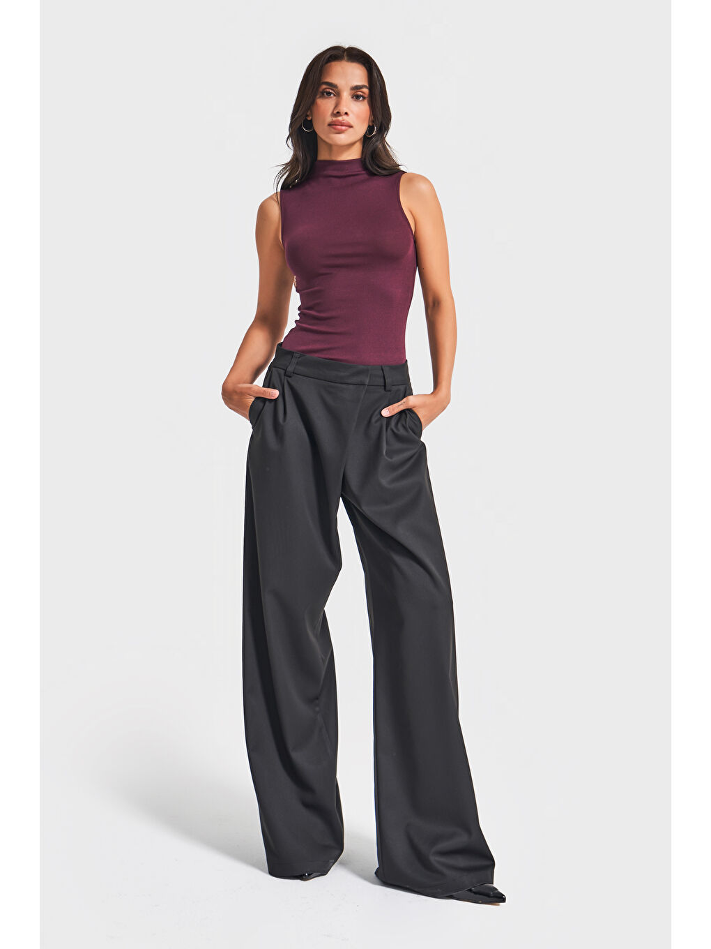 Kadın Siyah Renk w5-1 Palazzo Fit Pile ve Kemer Detaylı Viskon Pamuk Kumaş Pantolon-1