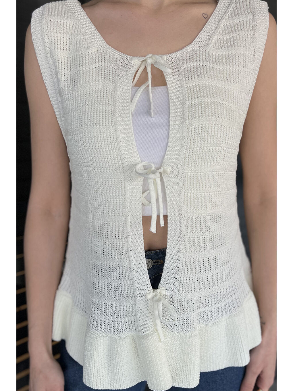 Ekru Kadın Ön Bağlamalı Fırfır Detaylı Triko Yelek-3