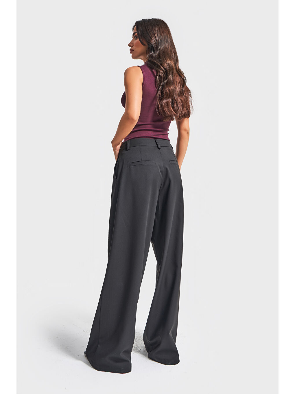 Kadın Siyah Renk w5-1 Palazzo Fit Pile ve Kemer Detaylı Viskon Pamuk Kumaş Pantolon-4