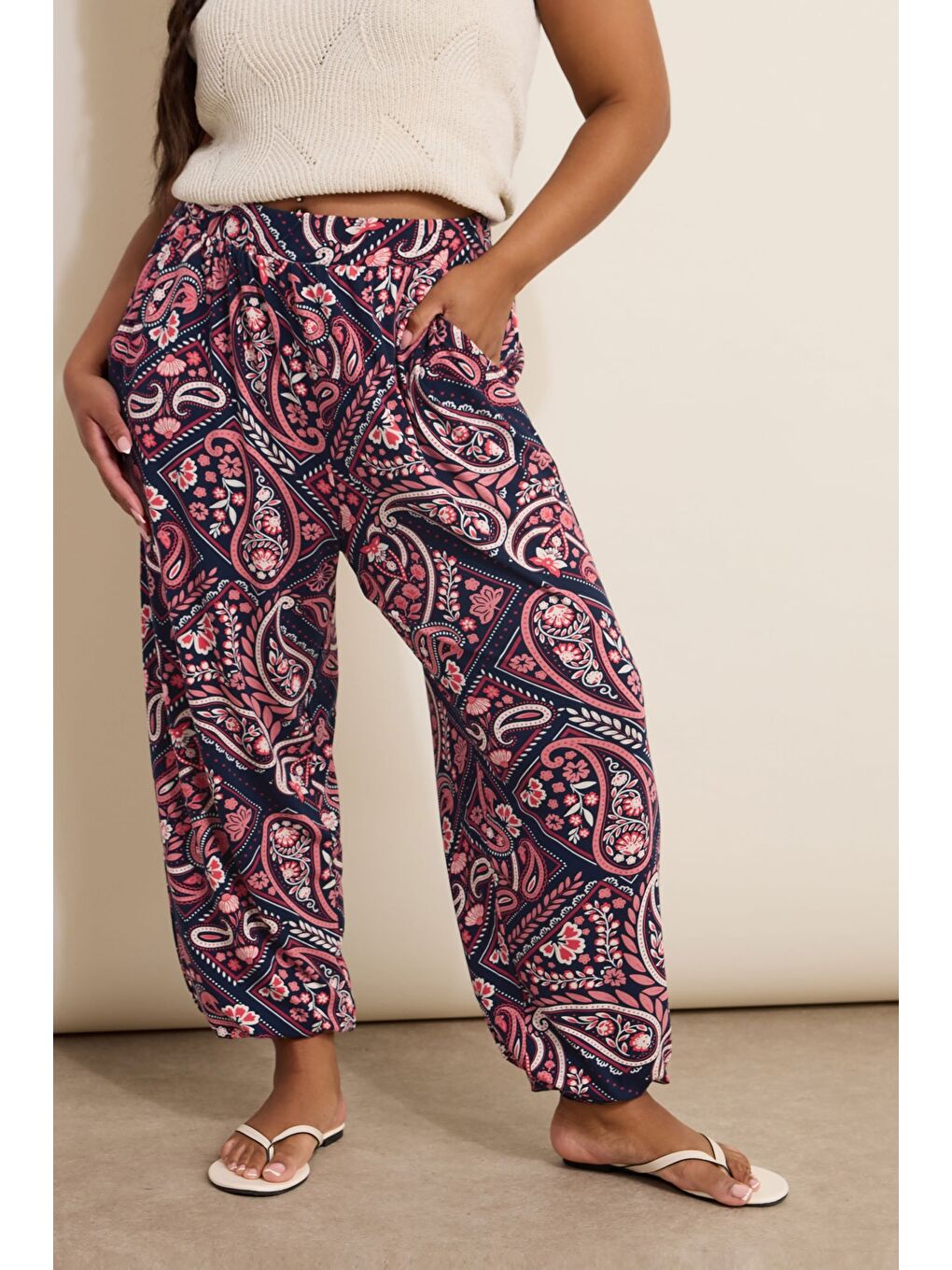 Mor Büyük Beden Cepli Beli Paçası Lastikli Etnik Desenli Pantolon 310144-3