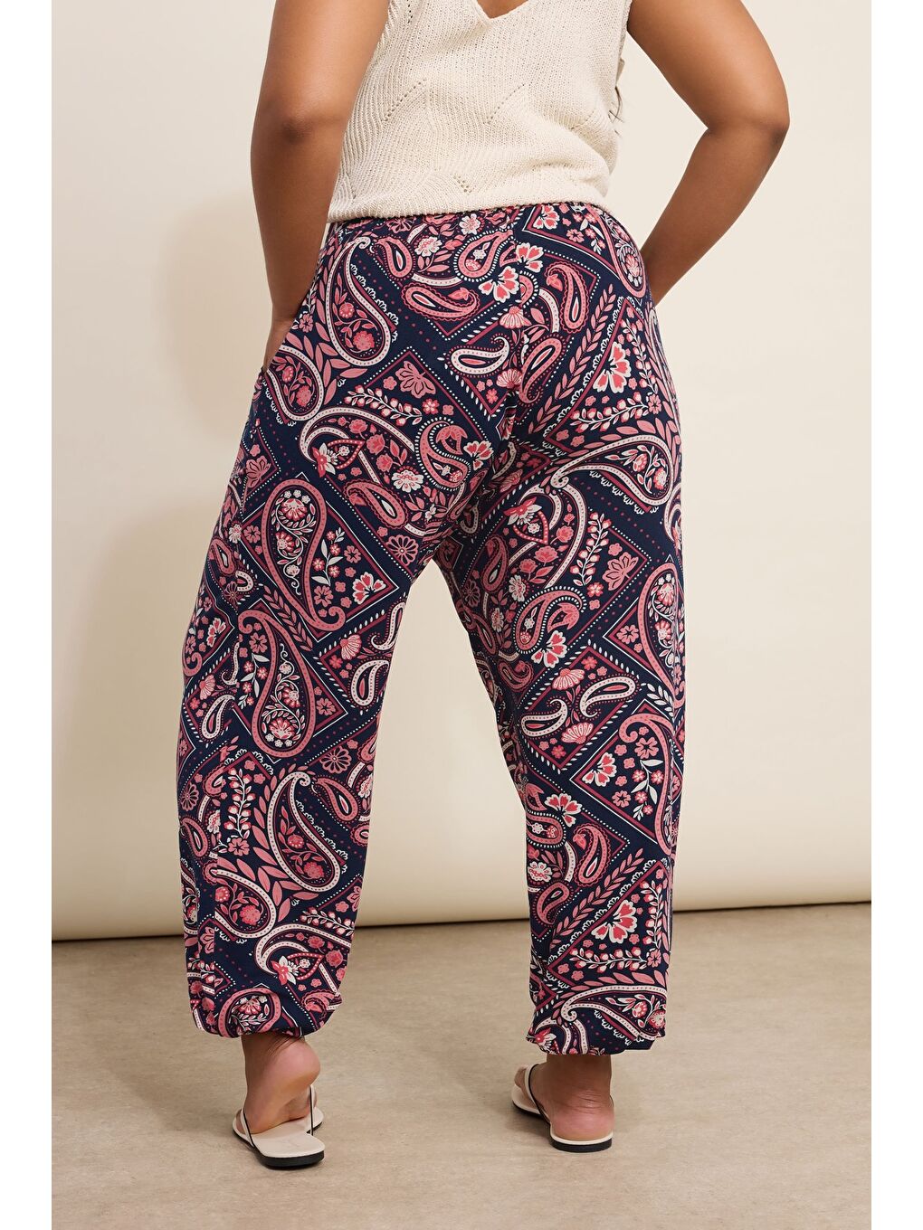 Mor Büyük Beden Cepli Beli Paçası Lastikli Etnik Desenli Pantolon 310144-4