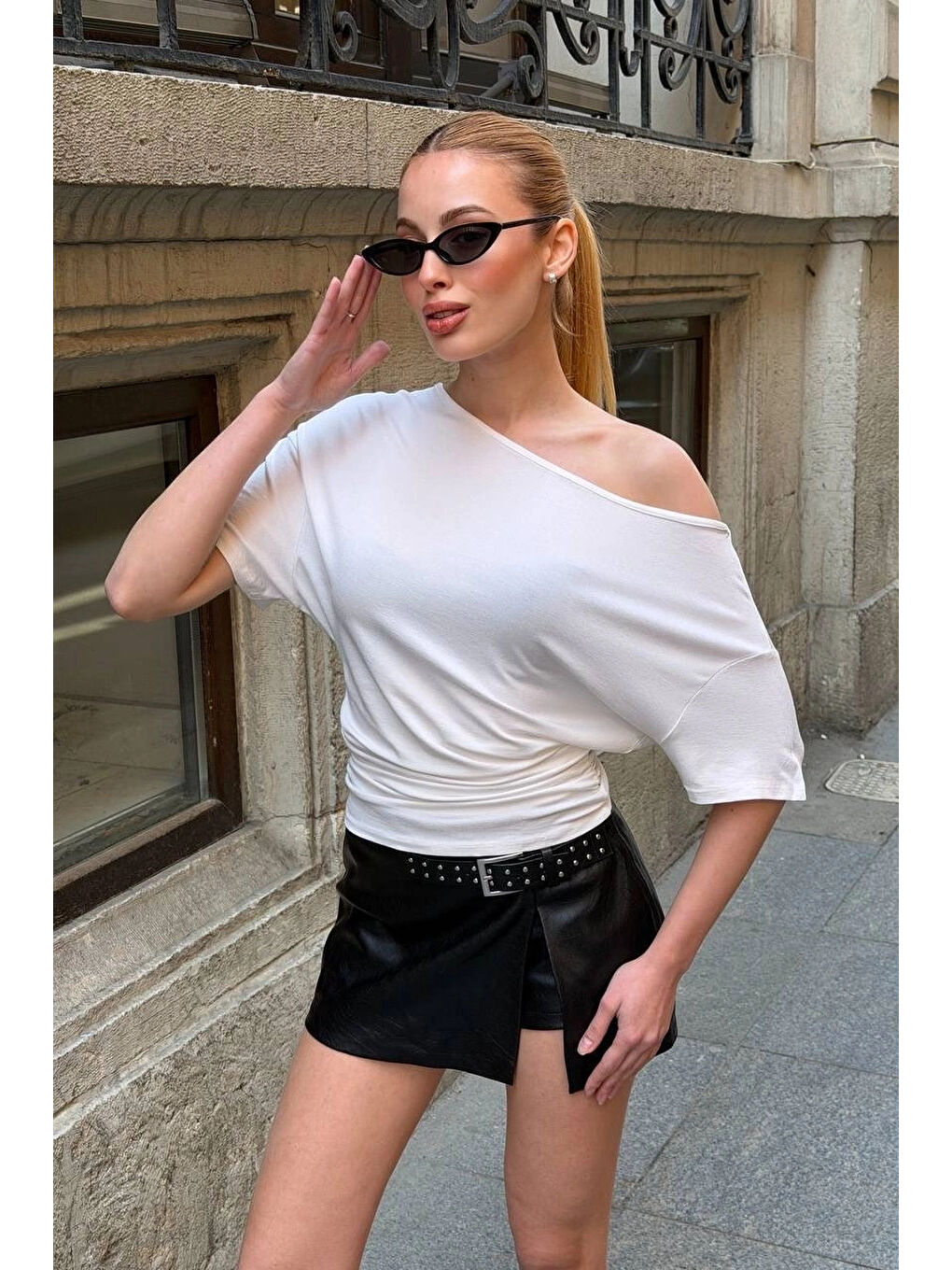 Kadın Beyaz Asimetrik Bluz 412-2