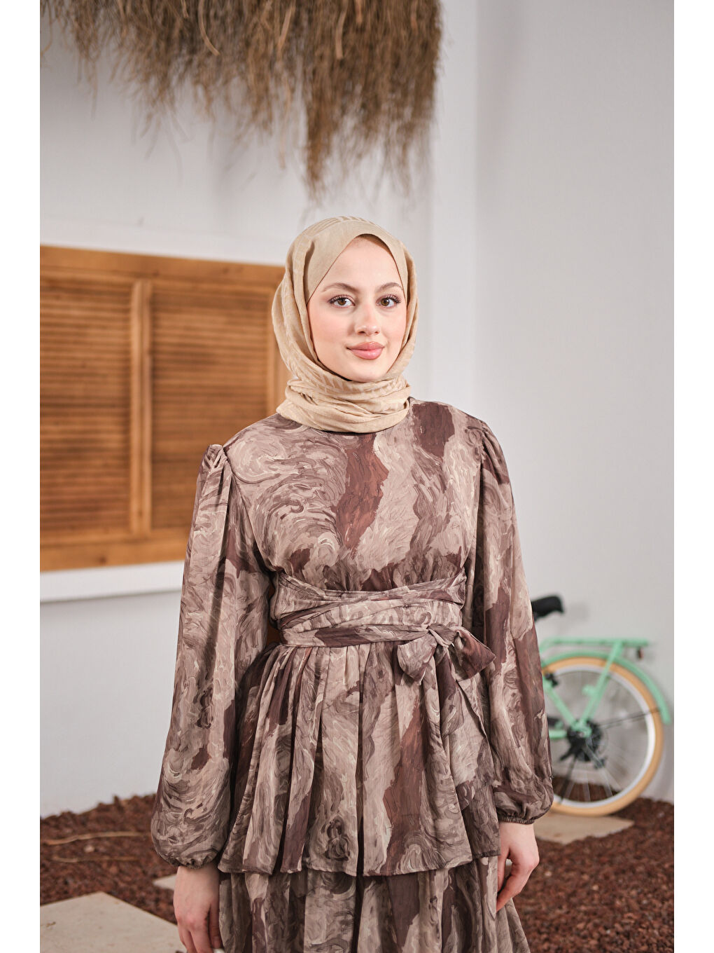 Kadın Kat Kat Detay Kuşaklı Astarlı Şifon Elbise Kahverengi-1