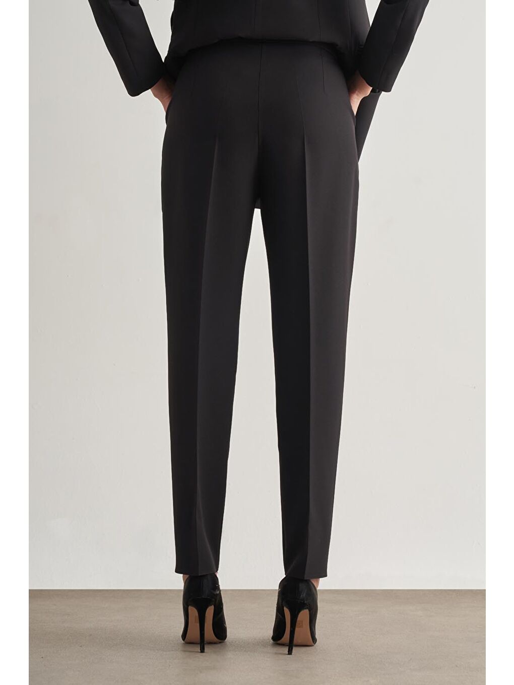 Tek Pile Siyah Krep Klasik Pantolon-3