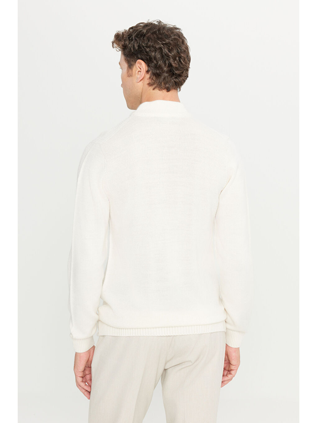 Erkek Ekru Standart Fit Normal Kesim Yarım Balıkçı Yaka Jakarlı Triko Kazak-4